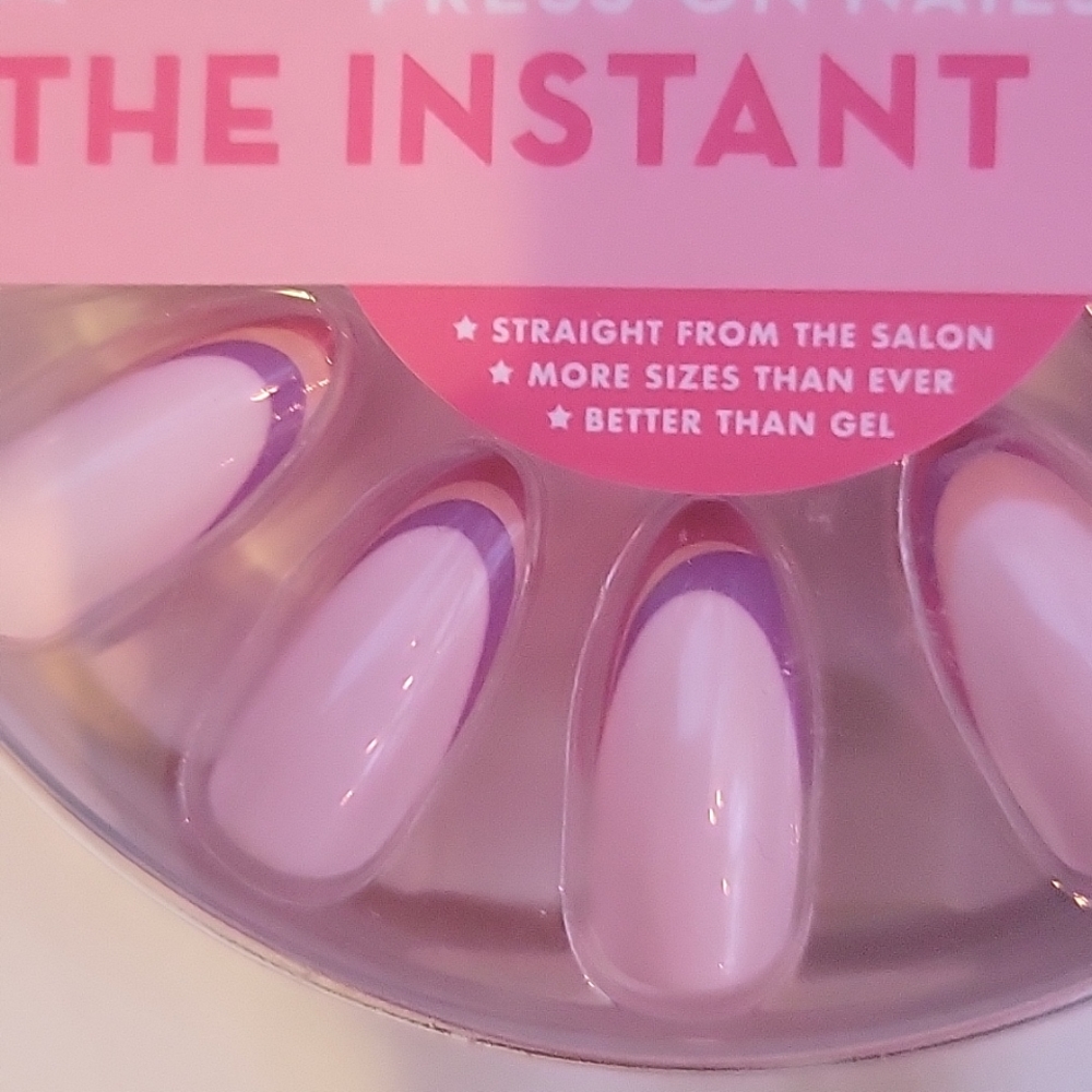 Olive & June The Instant Mani Press on Nails in Twisted French - New & Sealed - Picture 2 of 4